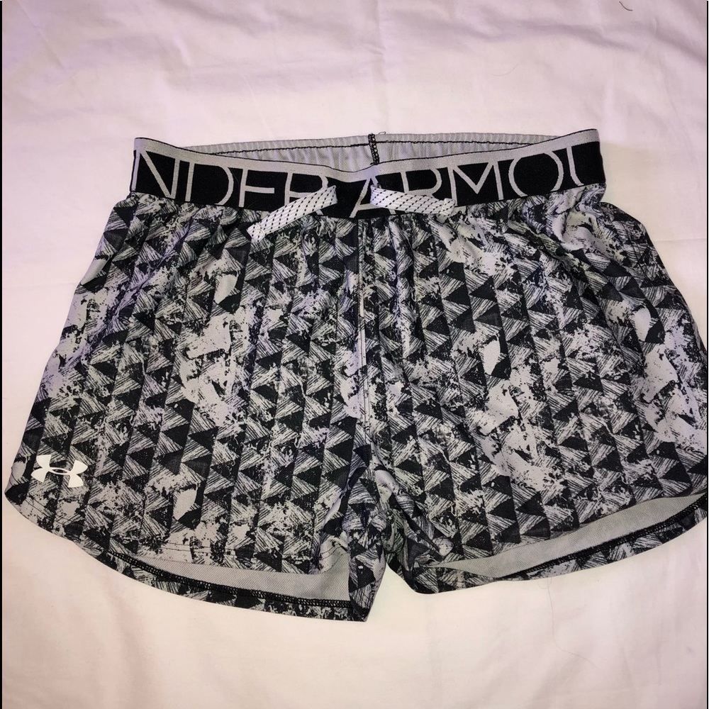 Under Armour loose-fitted shorts